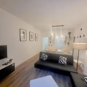 Old Town T3 With Balcony Apartment